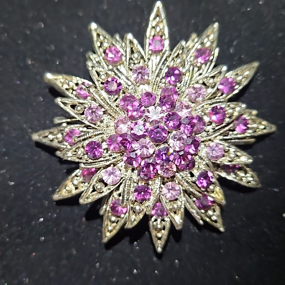 Vintage purple rhinestone brooch - Picture 2 of 5